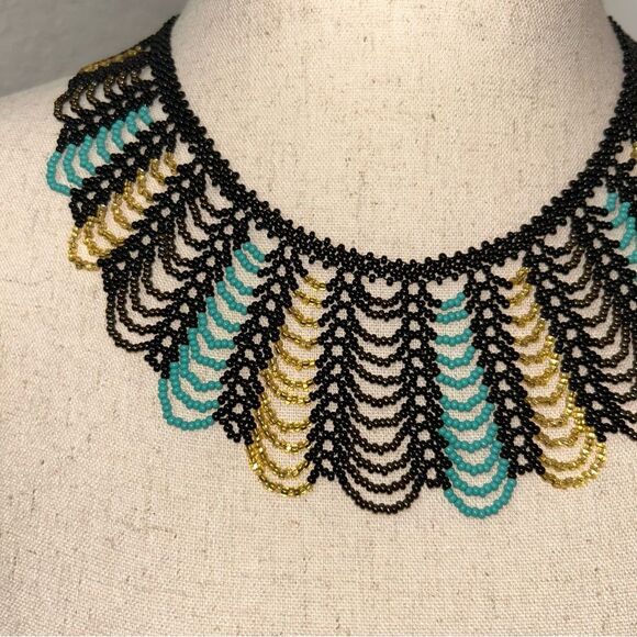 Hamaca Beaded Statement “Peacock” Magnetic Clasp Closure Bib Necklace - Picture 4 of 5